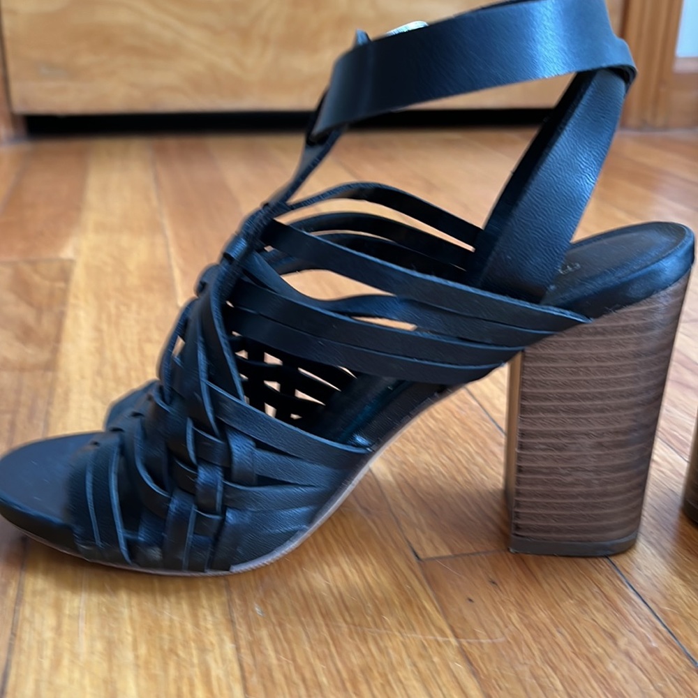 Madden Girl Black Sandals size 5.5, super fun and stylish!! Dress up or down!! - Picture 5 of 5